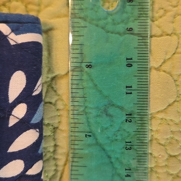 Vera Bradley, iconic fabric Wallet, interior pockets, slots, exterior zipper - Picture 5 of 13